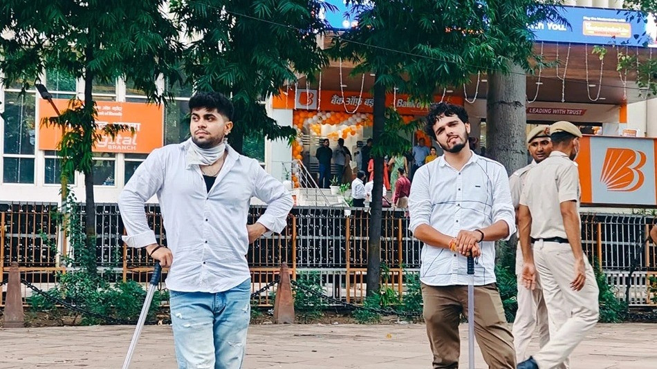 Plainclothes police at student protest raise legal questions