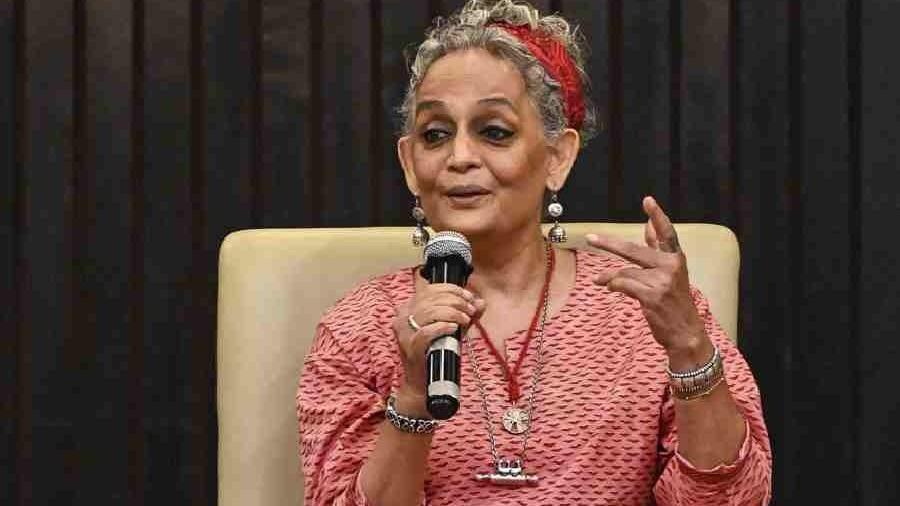 Arundhati Roy claims Modi's image shattered in two weeks