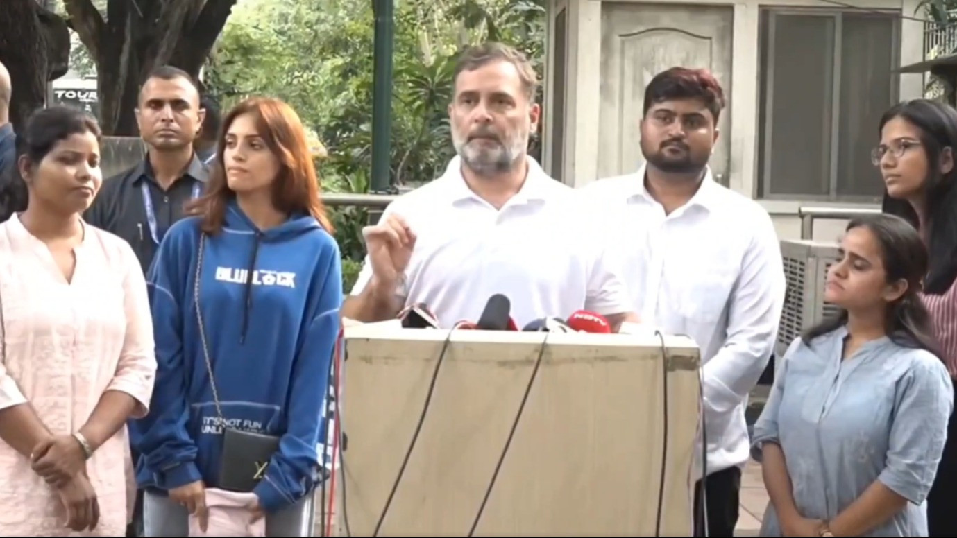 Rahul Gandhi defends students, says no need to apologise