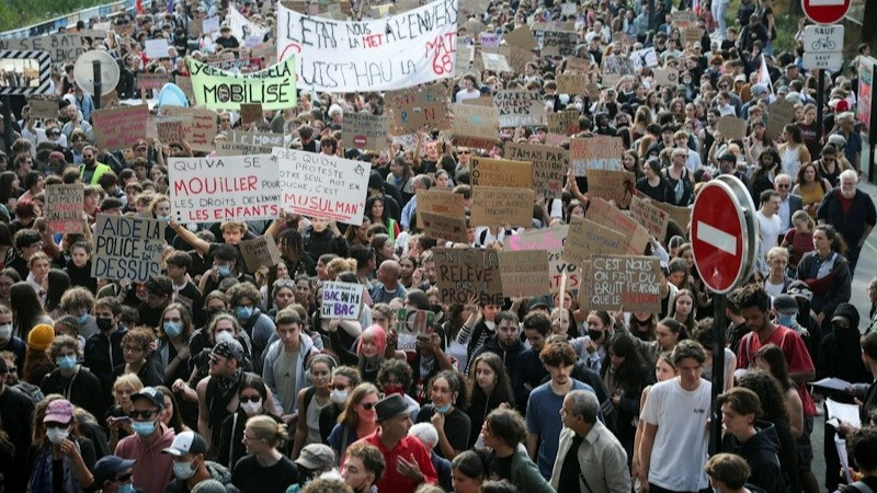 Thousands of students protest against Macron in France